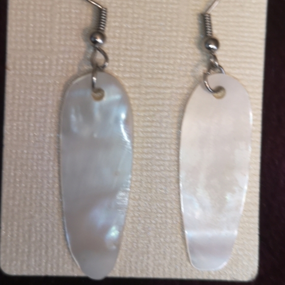 Jewelry - ❤️ Mother of Pearl Earrings